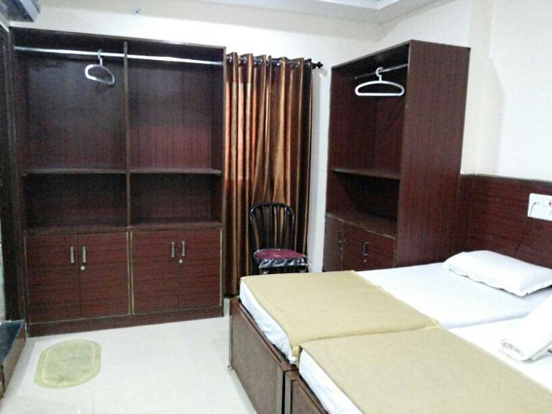 Oyo 11945 Hotel Glory Palace Indore Esterno foto