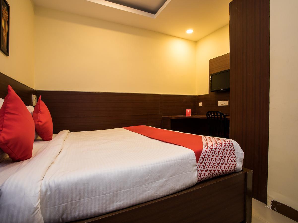 Oyo 11945 Hotel Glory Palace Indore Esterno foto